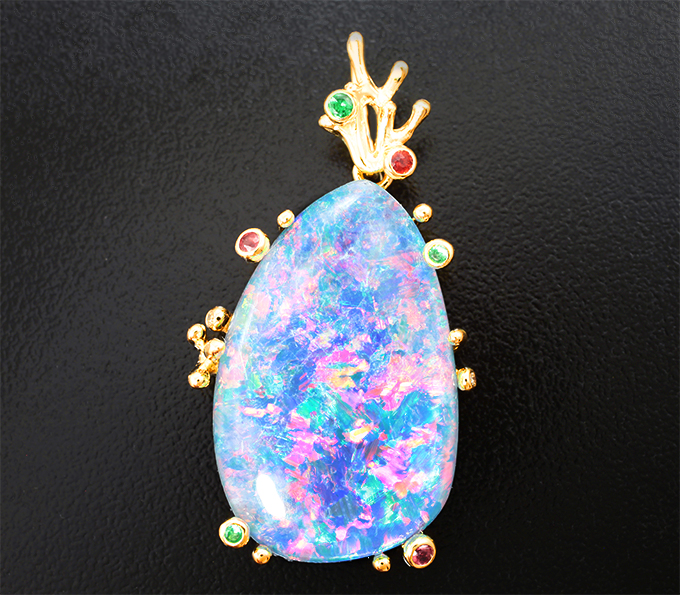 Золото Кулон с австралийским триплет опалом 24,84 карата, цаворитами, сапфирами и бриллиантами