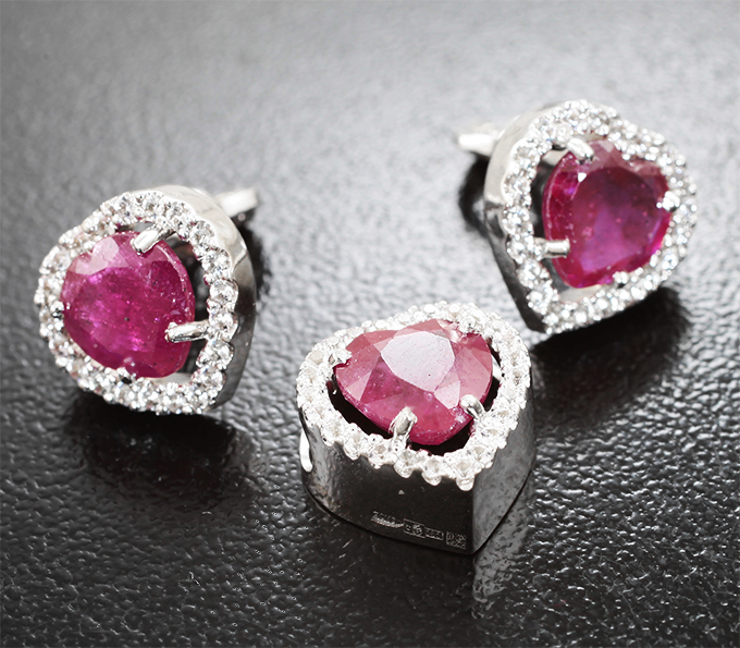 Золото Комплект с рубинами 5,17 карата и лейкосапфирами