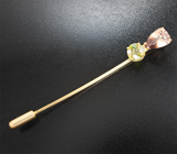 Брошь с многоцветным сфеном 1,51 карата и цирконом 3,25 карата