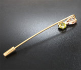 Брошь с многоцветным сфеном 1,51 карата и цирконом 3,25 карата Золото