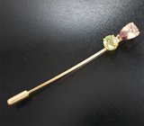 Брошь с многоцветным сфеном 1,51 карата и цирконом 3,25 карата