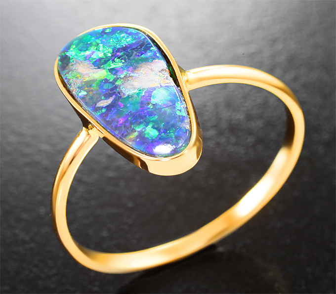 Золото Кольцо с австралийским черным опалом 2,92 карата