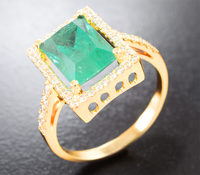 Золото Кольцо с уральским изумрудом 2,85 карата и муассанитами