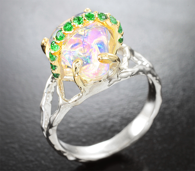 Серебро 925 Кольцо с кристаллическим мексиканским опалом 4,31 карата и цаворитами
