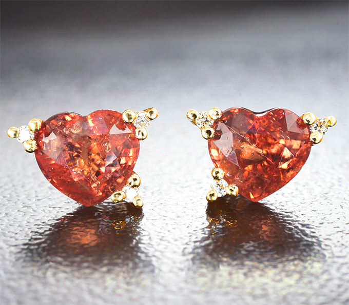 Золото Пусеты с желтовато-оранжевыми шпинелями 2,26 карата и бриллиантами