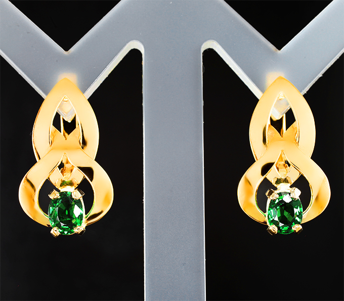 Золото Серьги с цаворитами 0,98 карата