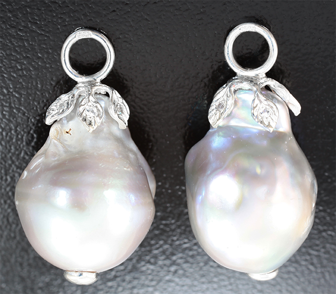 Серебро 925 Серьги с крупным серебристым морским жемчугом барокко 47,9 карата и лейкосапфирами