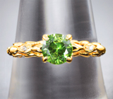 Кольцо с уральским демантоидом топовой огранки 0,74 карата и бриллиантами Золото