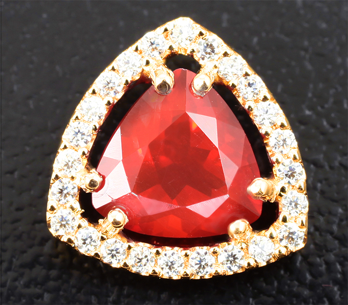 Золото Кулон с ограненным мексиканским опалом 0,88 карата и муассанитами