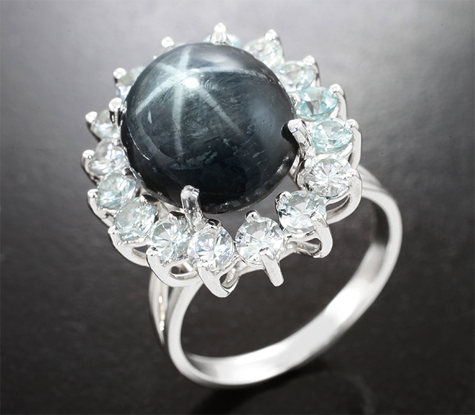 Серебро 925 Кольцо с крупным звездчатым сапфиром 13,42 карата и голубыми цирконами