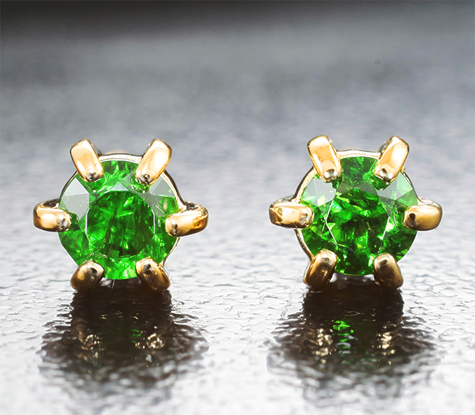 Золото Пусеты с уральскими демантоидами 0,52 карата