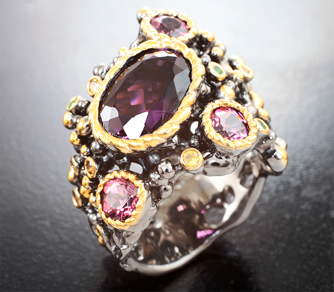 Серебро 925 Кольцо cо скаполитом 4,65 карата, малайа гранатами 2,01 карата, цаворитами и разноцветными сапфирами
