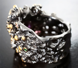 Кольцо cо скаполитом 4,65 карата, малайа гранатами 2,01 карата, цаворитами и разноцветными сапфирами Серебро 925