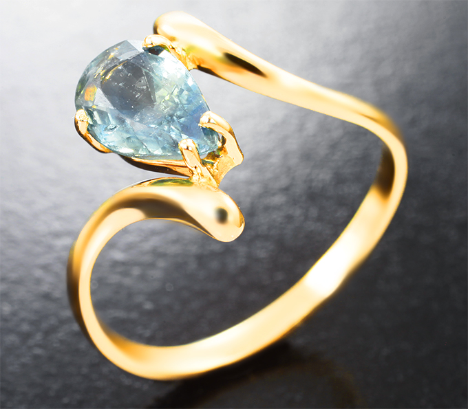 Золото Кольцо с полихромным сапфиром со сменой цвета 1,35 карата