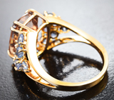 Кольцо с морганитом 6,38 карата и голубыми сапфирами Золото