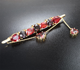 Брошь с красновато-оранжевыми шпинелями и андезинами 4,86 карата Золото