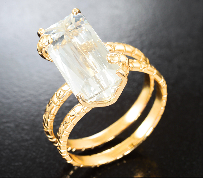 Золото Кольцо с чистейшим крупным данбуритом 5,54 карата