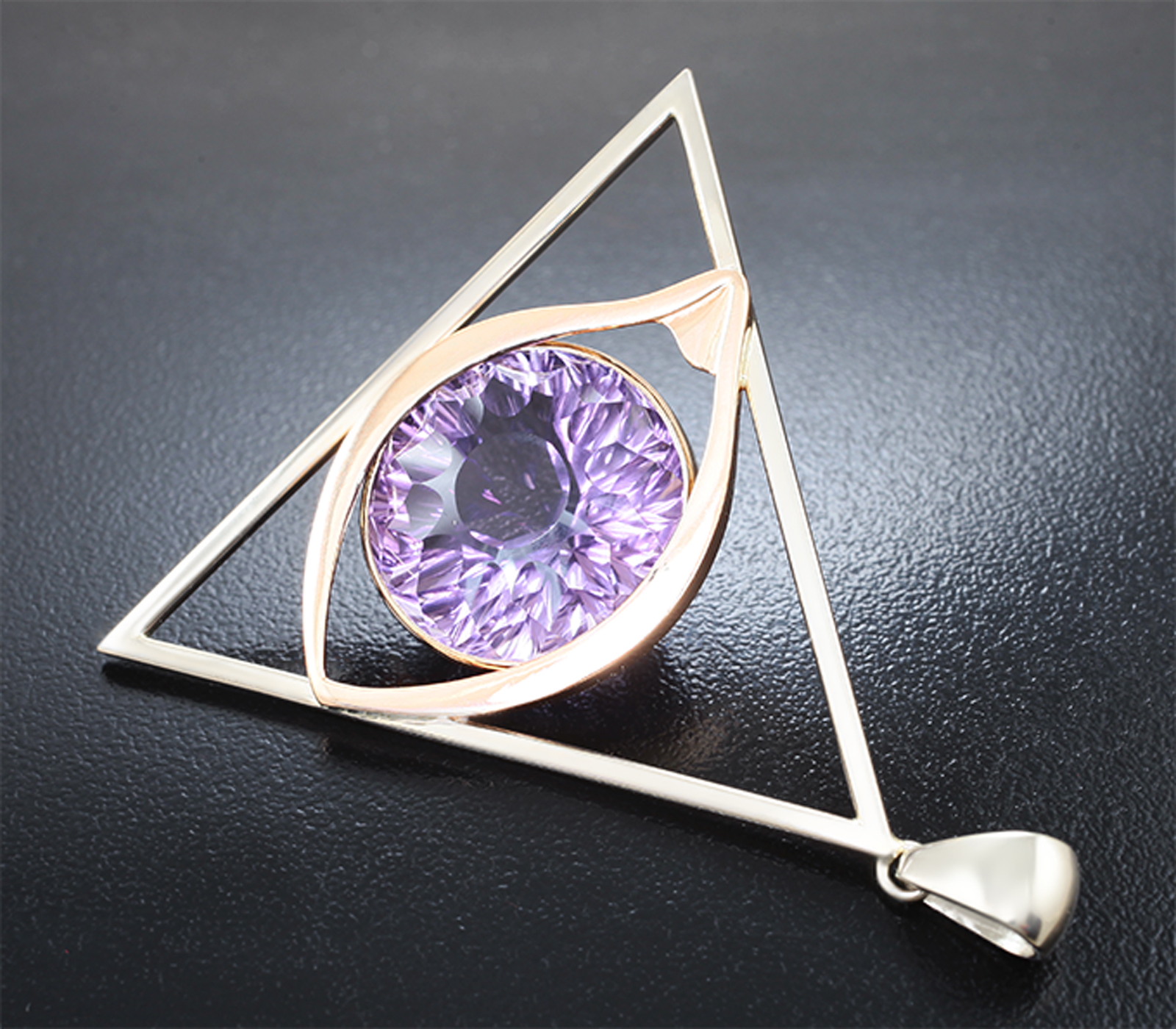 Кулон с аметистом 32,8 карата Золото