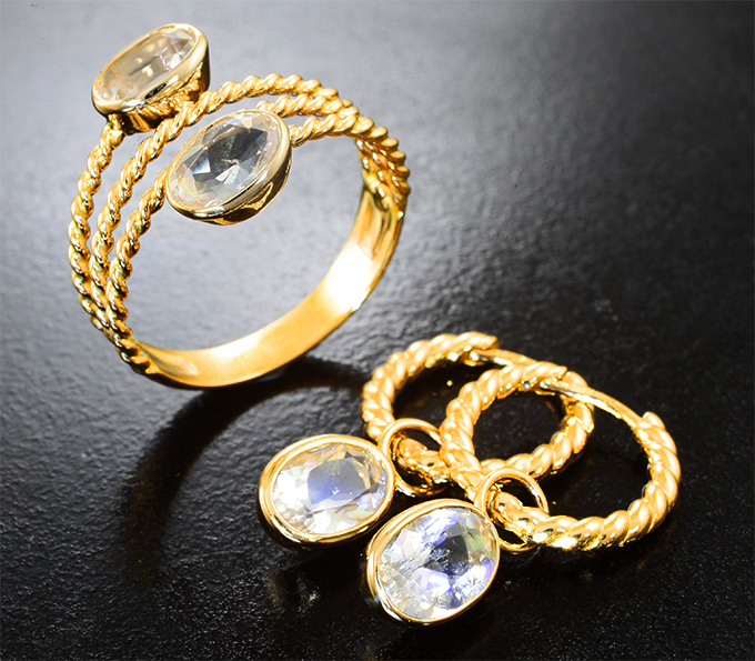 Золото Комплект с ограненным лунным камнем 4,17 карата