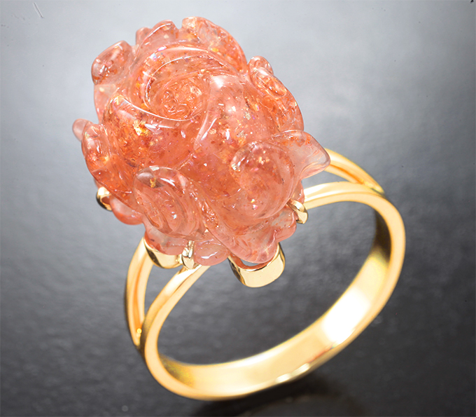 Золото Кольцо с резным солнечным камнем 16,61 карата