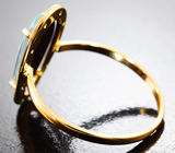 Кольцо с австралийским триплет опалом 2,37 карата, цаворитами и сапфирами Золото