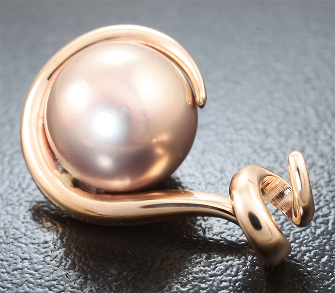 Кулон с розовой морской жемчужиной 10,55 карата