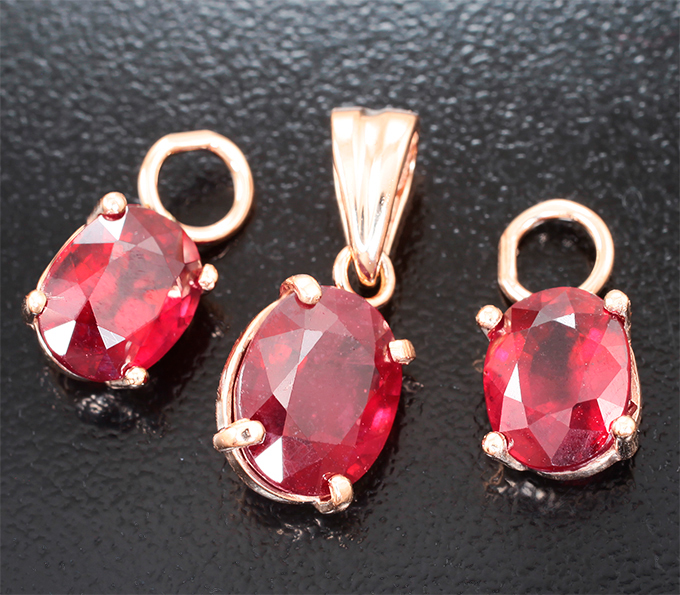 Золото Комплект с рубинами 9,3 карата