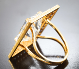 Кольцо с гошенитом 12,54 карата, бесцветными и васильковыми сапфирами Золото