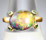 Кольцо с кристаллическим черным опалом 4,33 карата и цаворитами Золото