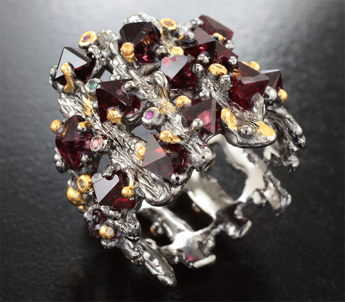 Серебро 925 Кольцо с кристаллами рубиновой шпинели 6,35 и разноцветными сапфирами
