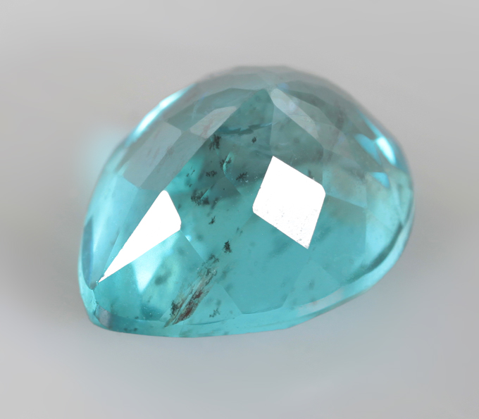 Яркий «неоновый» апатит 1,92 карата