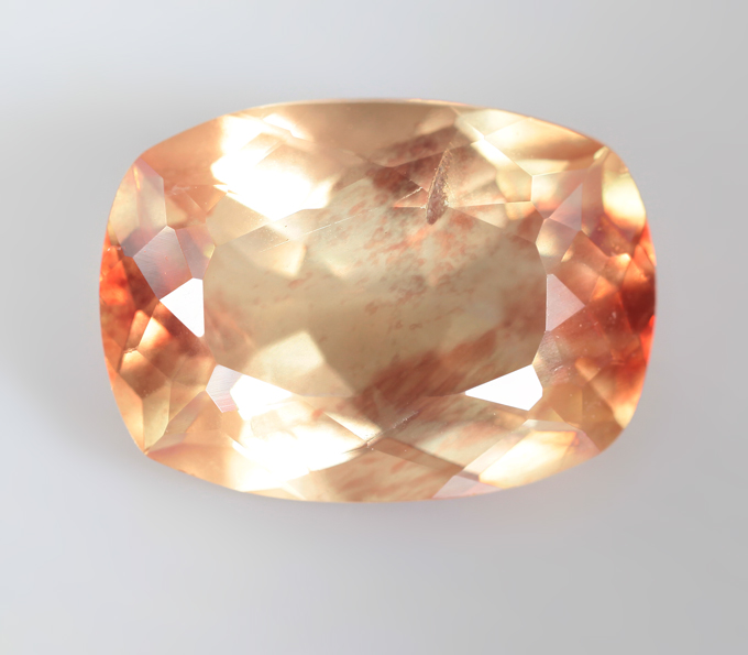 Полихромный андезин 3,32 карата