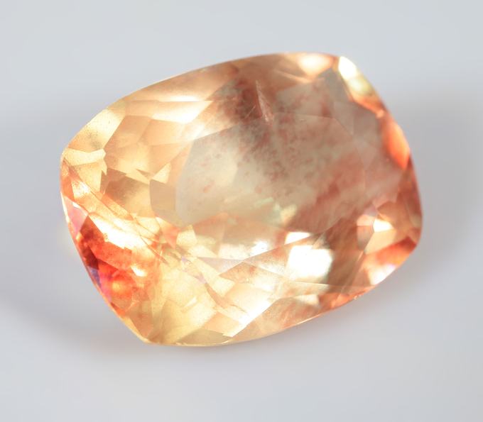 Полихромный андезин 3,32 карата