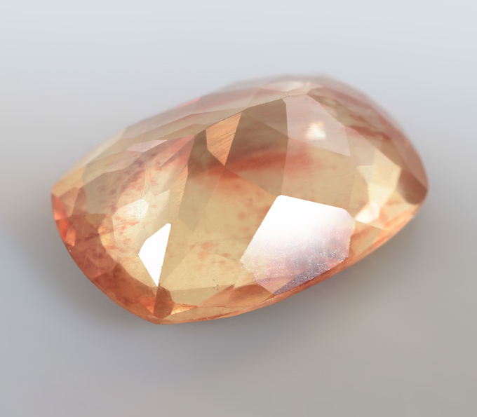 Полихромный андезин 3,32 карата