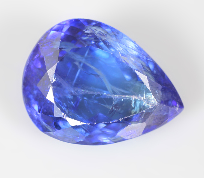 Крупный насыщенный танзанит 6,71 карата