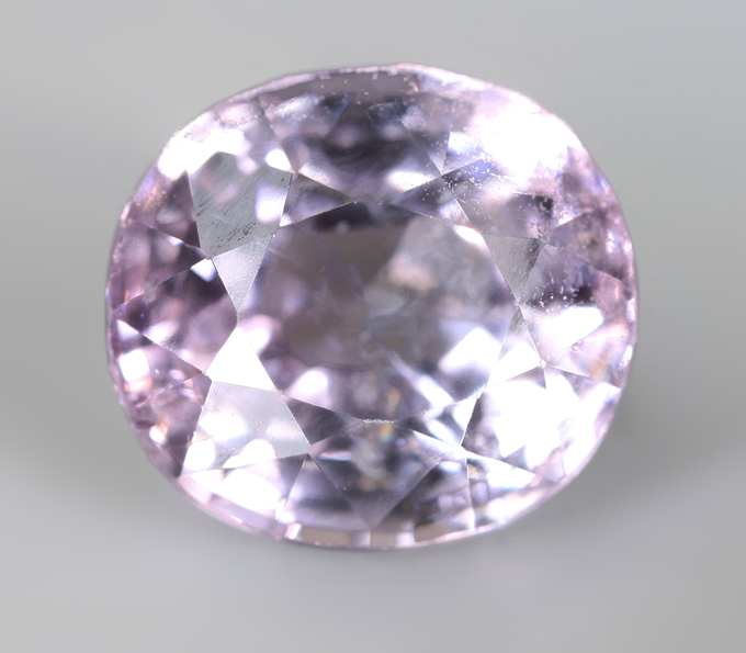 Фиолетовая шпинель со сменой цвета 2,72 карата