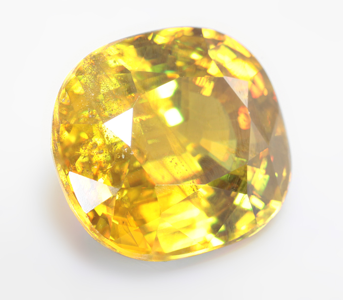 Высокая дисперсия! Крупный желтый сфен 9,84 карата