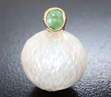 Кулон с крупной резной жемчужиной Edison 22,23 карата и мятно-зеленым цаворитом