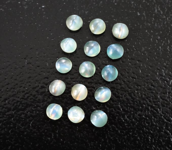 Набор из 15 хризобериллов с эффектом кошачьего глаза 1,06 карата