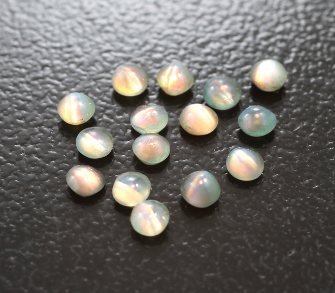 Набор из 15 хризобериллов с эффектом кошачьего глаза 1,06 карата