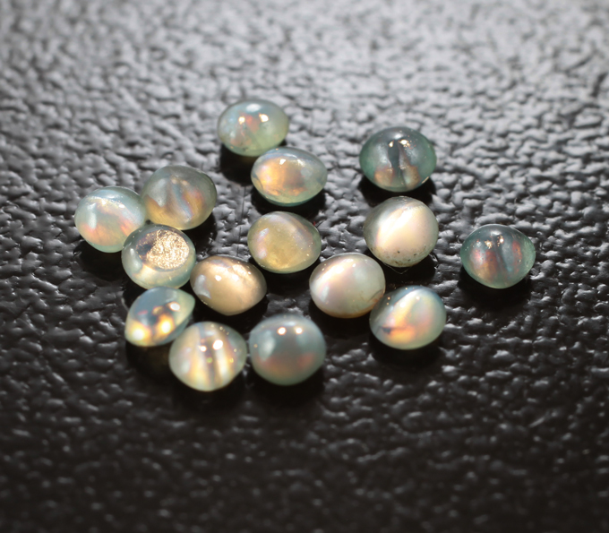 Набор из 15 хризобериллов с эффектом кошачьего глаза 1,06 карата