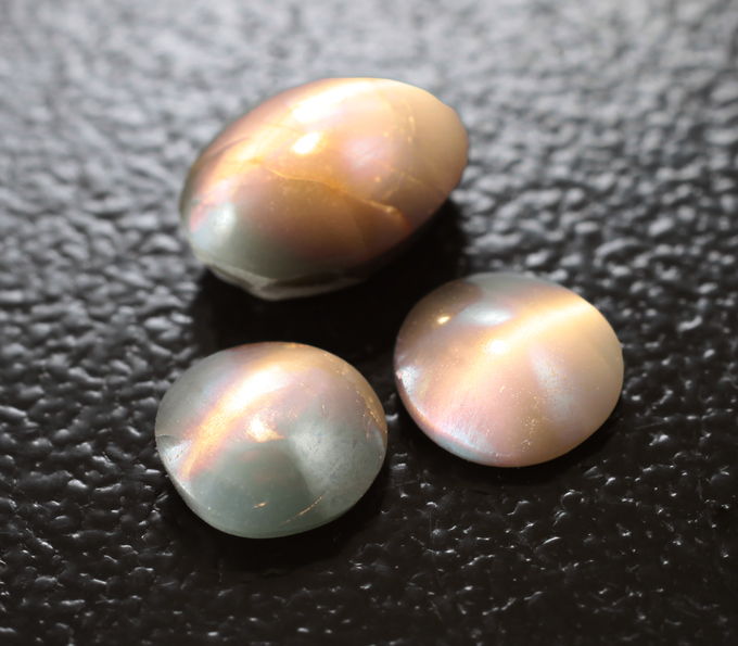 Набор из 3 хризобериллов с эффектом кошачьего глаза 2 карата