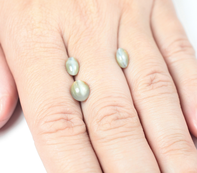 Крупный набор из 3 хризобериллов с эффектом кошачьего глаза 4,12 карата