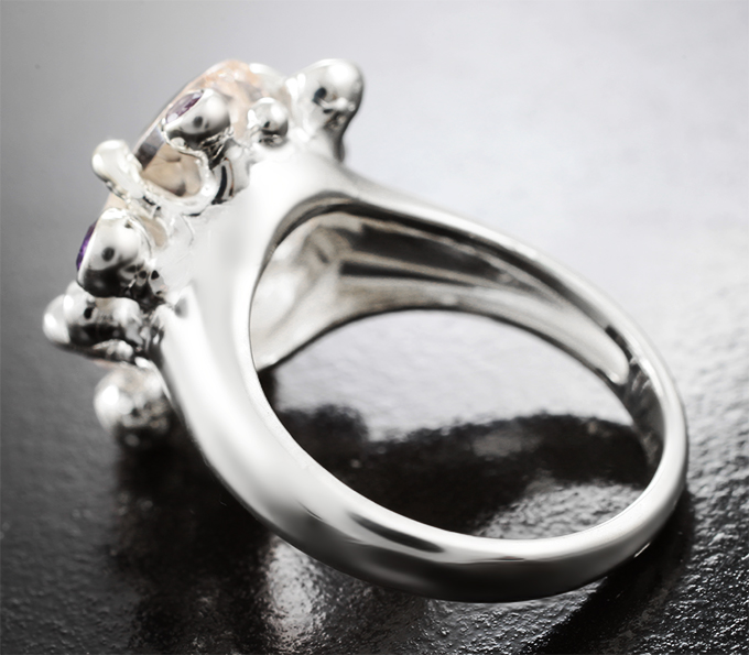 Кольцо с морганитом высокой чистоты 6,5 карата и аметистами