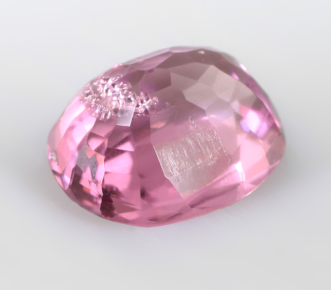 «Неоновая» шпинель 1,36 карата