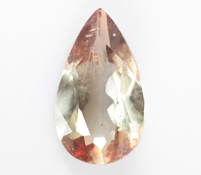 Андалузит с ярко-выраженной полихромностью 0,59 карата