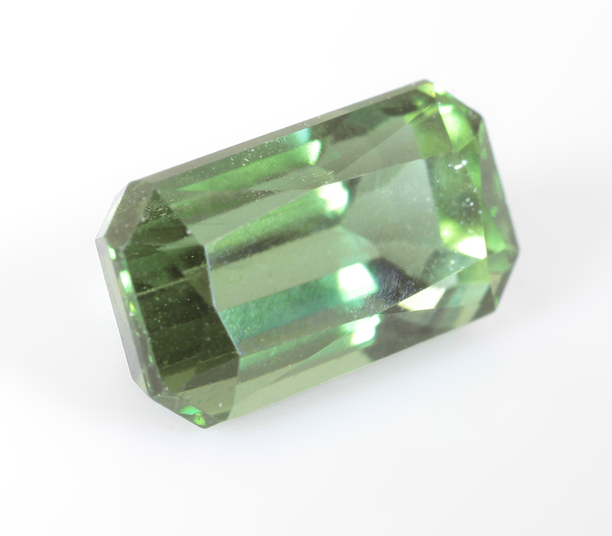 Зеленый «неоновый» апатит 2,99 карата
