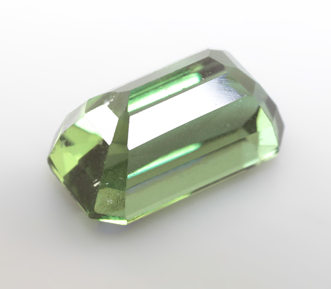 Зеленый «неоновый» апатит 2,99 карата