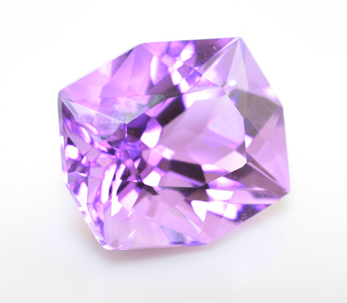 Чистейший аметист авторской огранки 15,91 карата