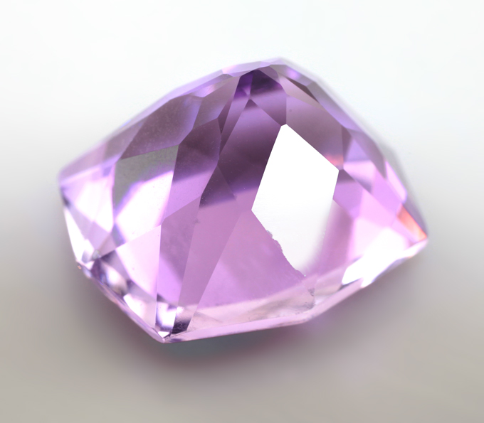 Чистейший аметист авторской огранки 15,91 карата
